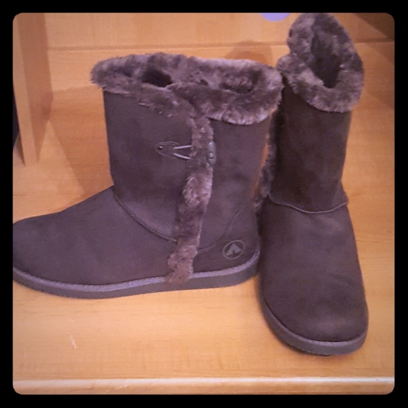airwalk fuzzy boots